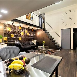 Goldcentral Apartment Art B6-Private Terrace-Steps From New York Cafe